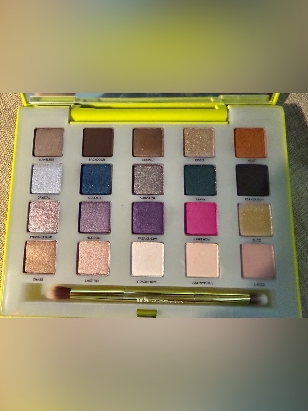 Urban Decay Vice LTD Neon Lime Green Eyeshadow Palette - Picture 2 of 6